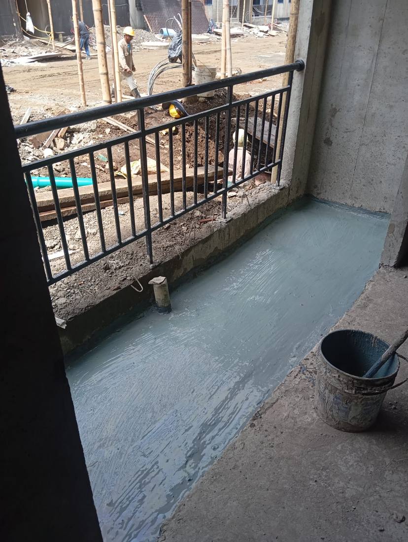 Balcón con el recubrimiento Ecoplus aplicado sobre piso y zócalo