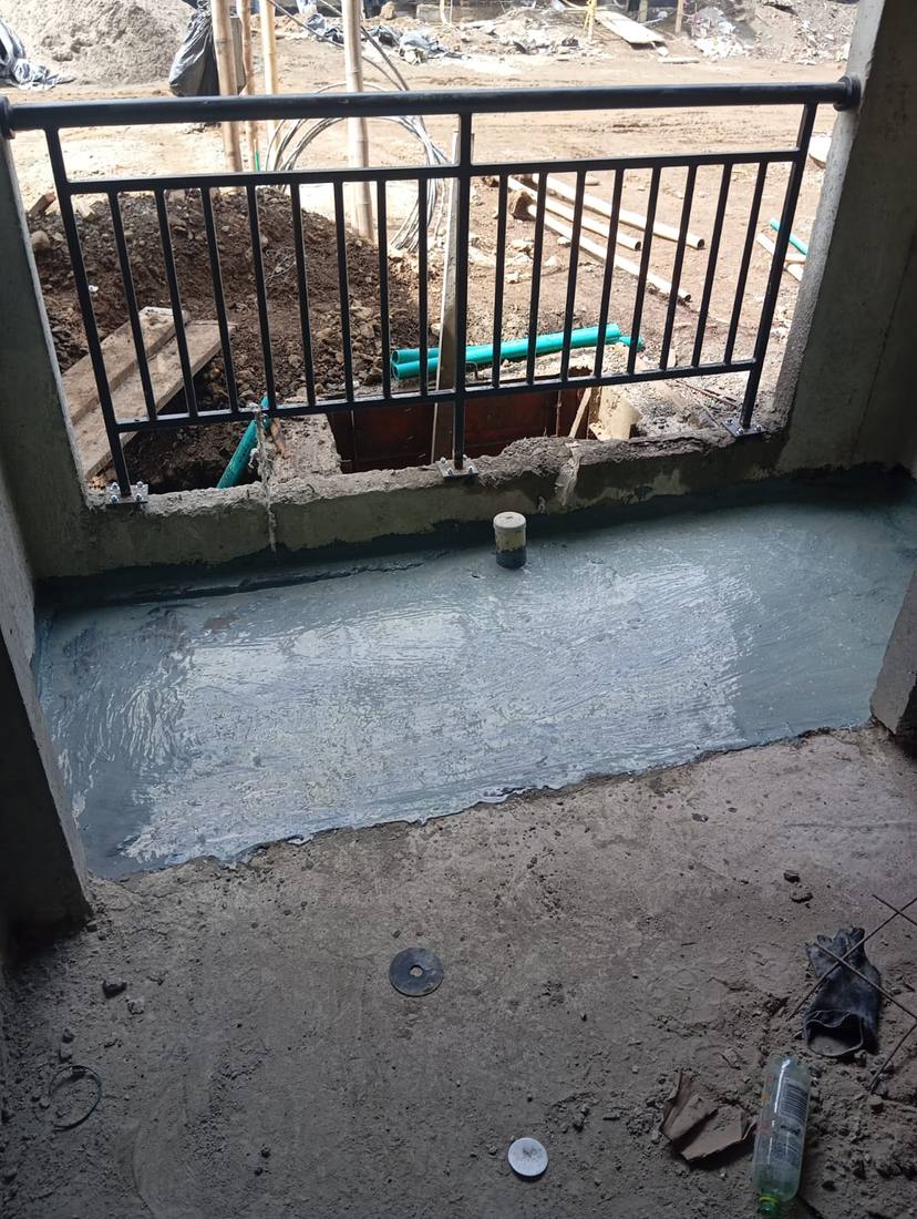 Balcón terminado con el sistema Ecoplus cubriendo piso y zócalo